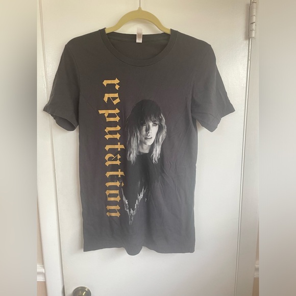 Modern Canvas Tops - Taylor Swift Reputation graphic T- Shirt size S  - Gray